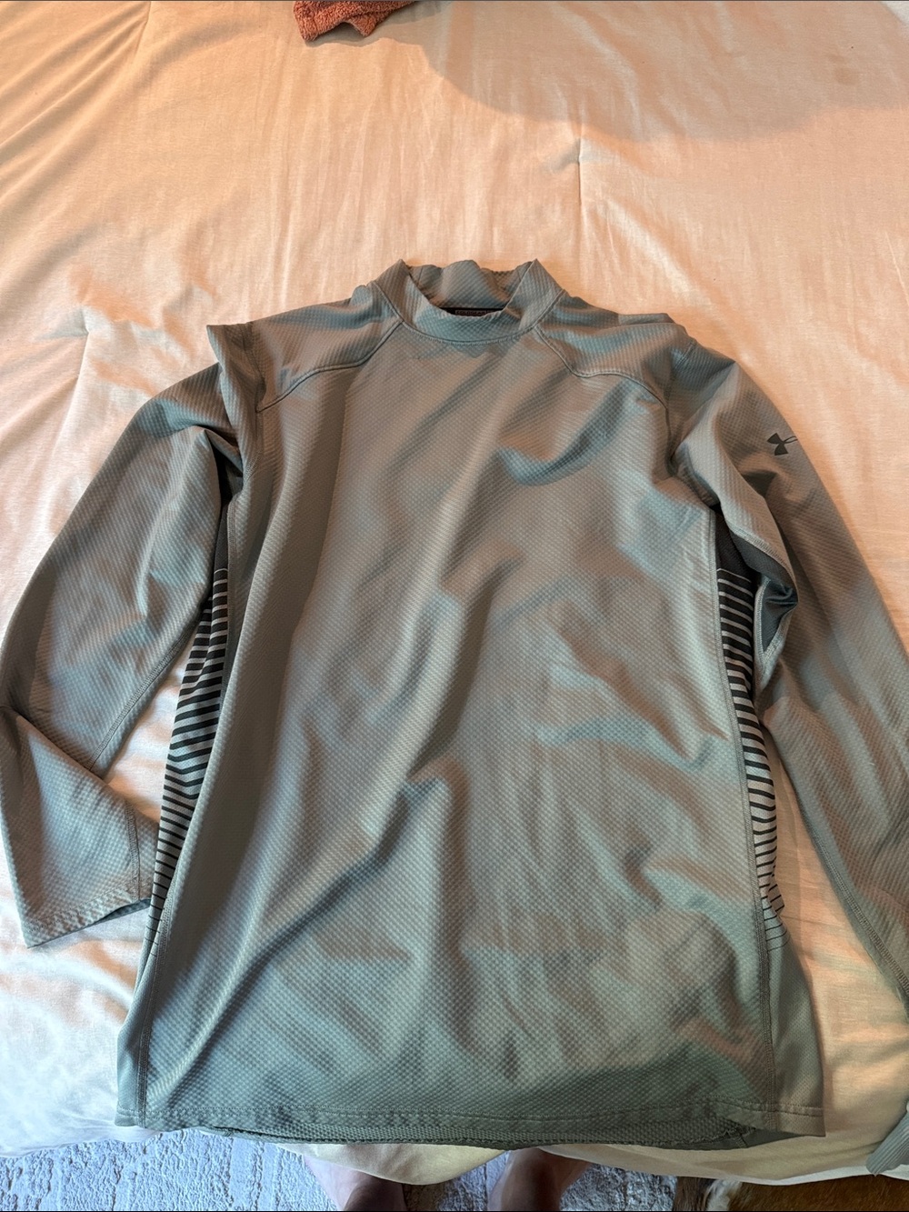 Under Armour Men’s Long-Sleeve Swim Rash Guard - Gray